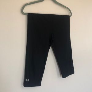 Black short leggings. Under-amour. Medium compression. Heat gear